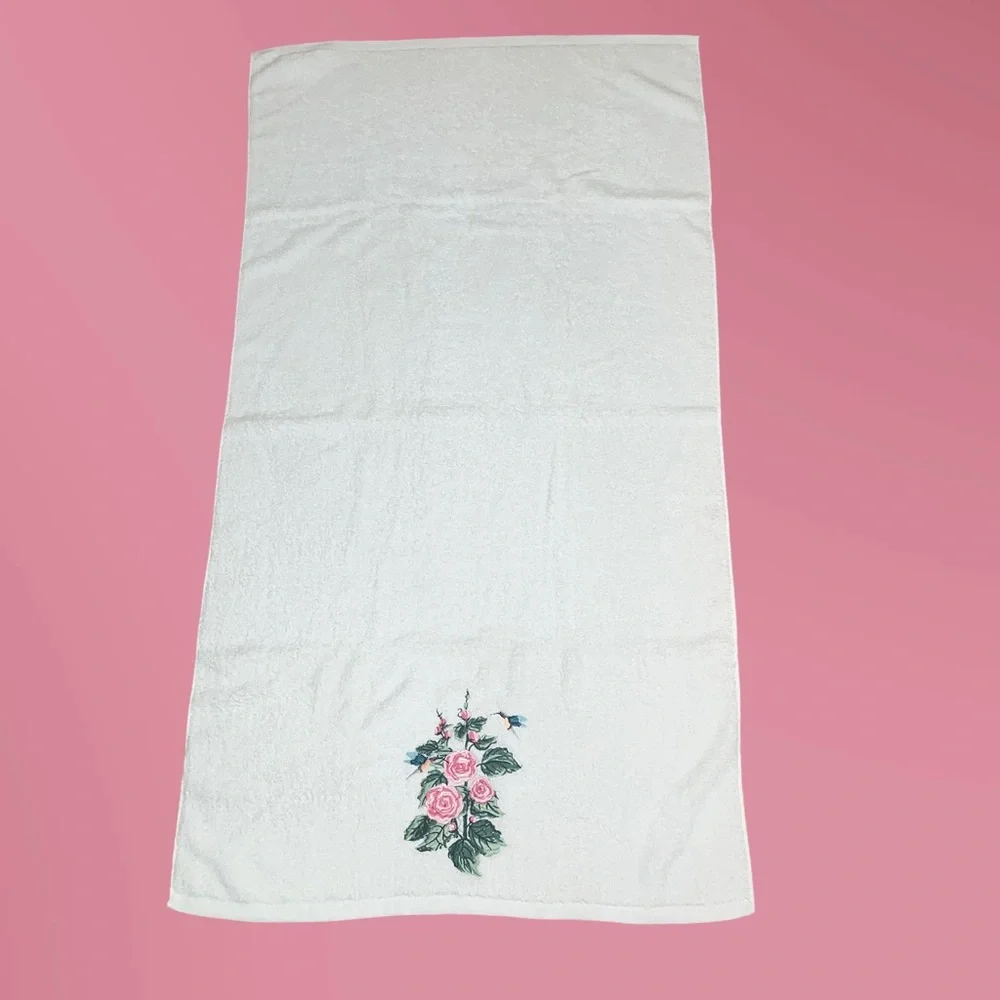 VTG Bath towel embroidered Hummingbirds Pink Roses Kathy Hatch Art ~ Taiwan NWT